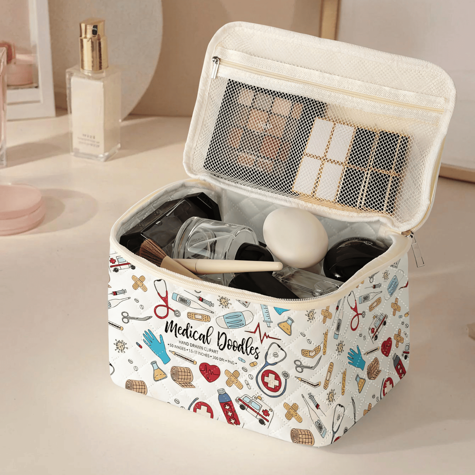 Trousse de toilette femme design motif médical ouverte, contenant du maquillage et des accessoires de beauté, avec poche filet intérieure.
