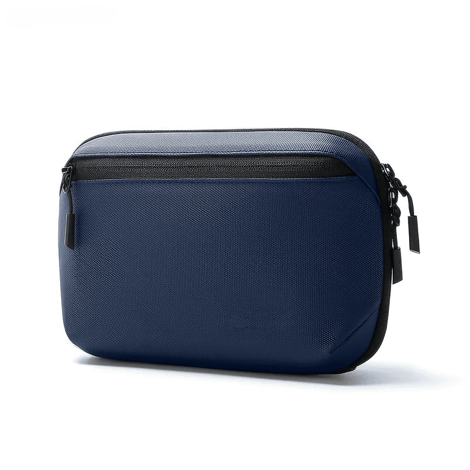 Trousse de toilette homme chic bleue vue en angle, finition élégante et résistante, parfaite pour les déplacements professionnels.