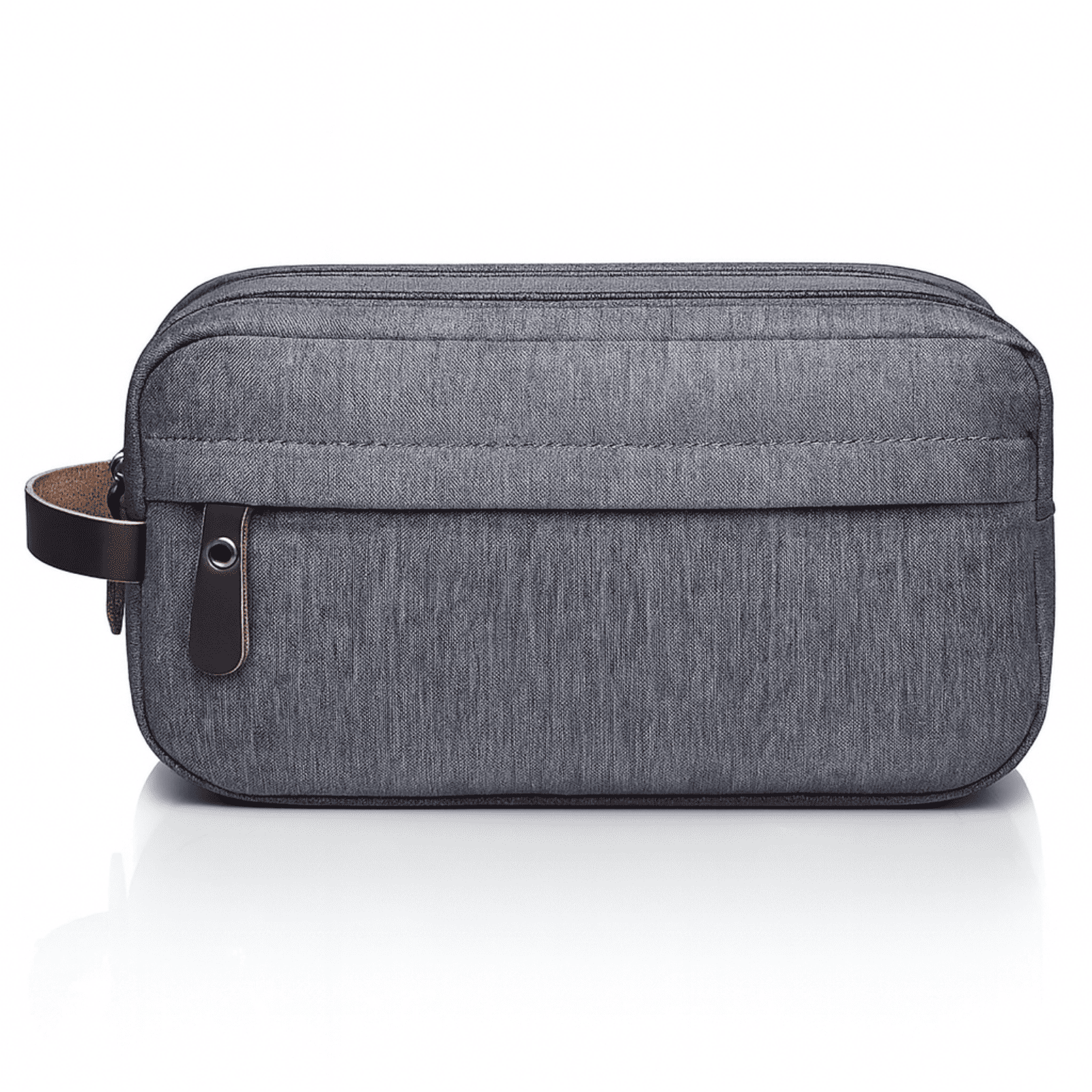 Trousse de toilette homme compacte en tissu gris avec poignée latérale en cuir et fermeture éclair robuste.