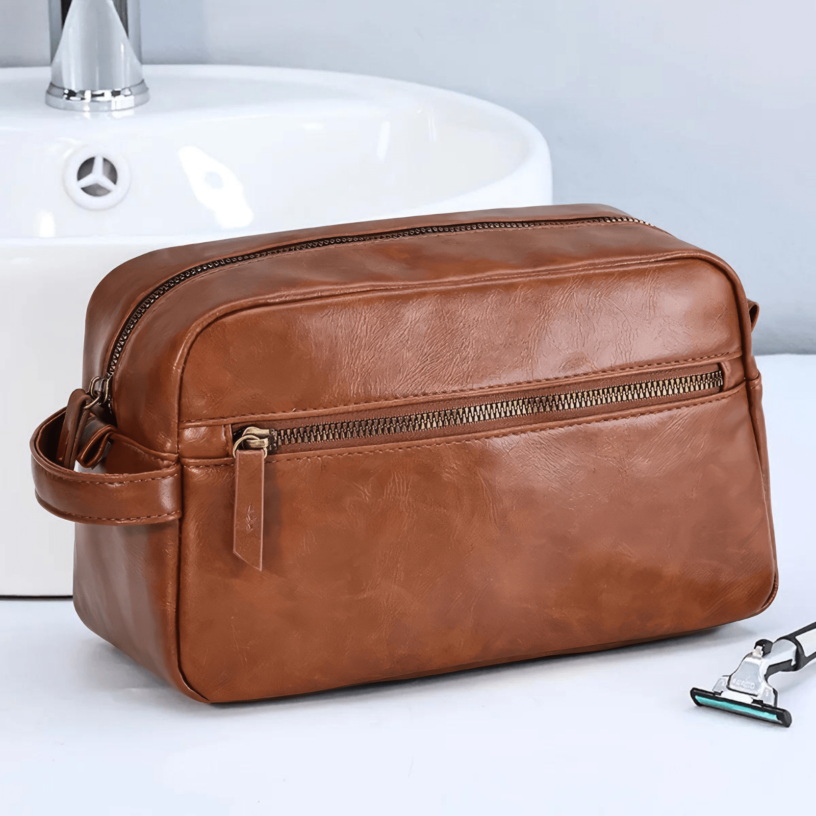 Trousse de toilette homme simili cuir marron pour voyage élégante et résistante