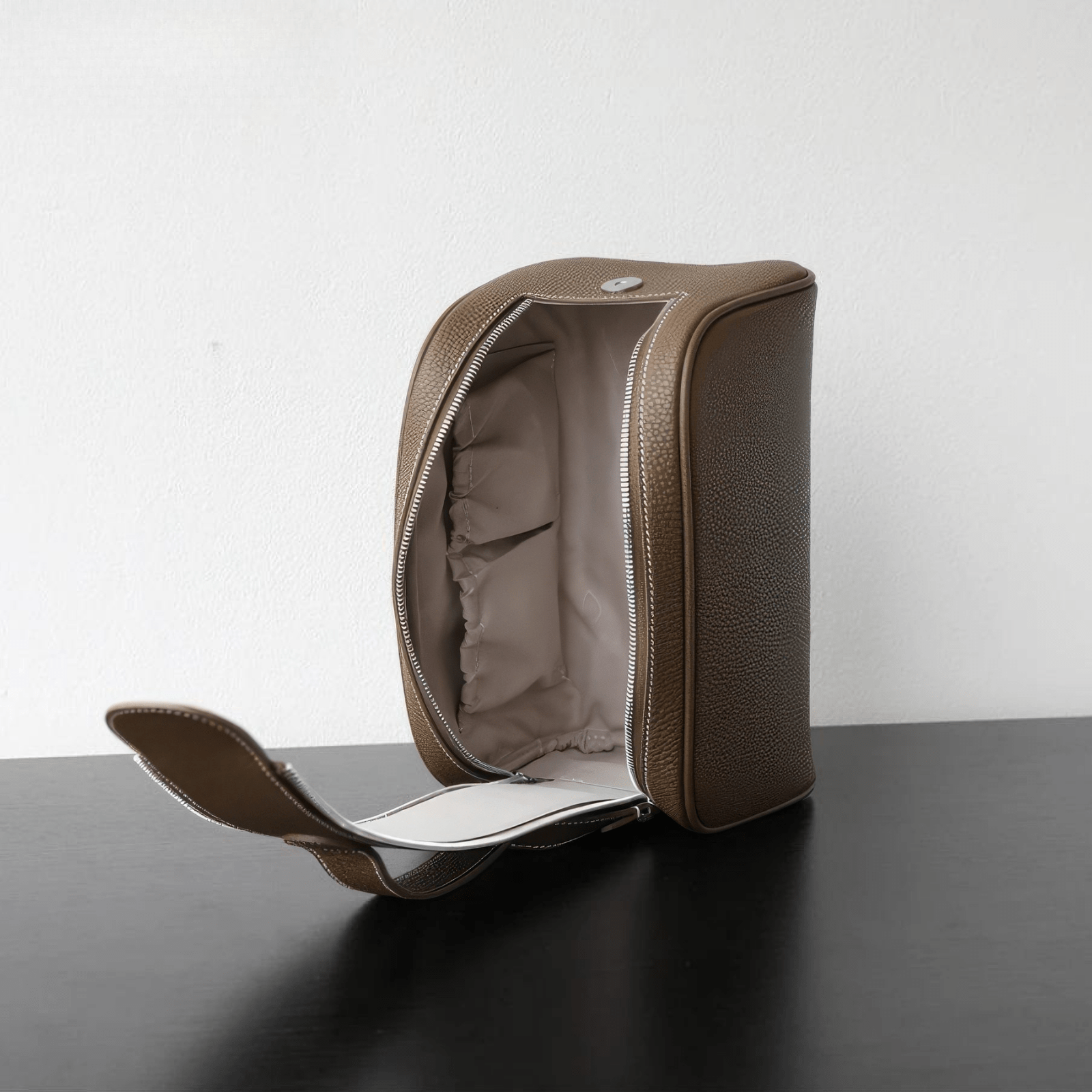 Intérieur spacieux trousse de toilette voyage luxe avec poches