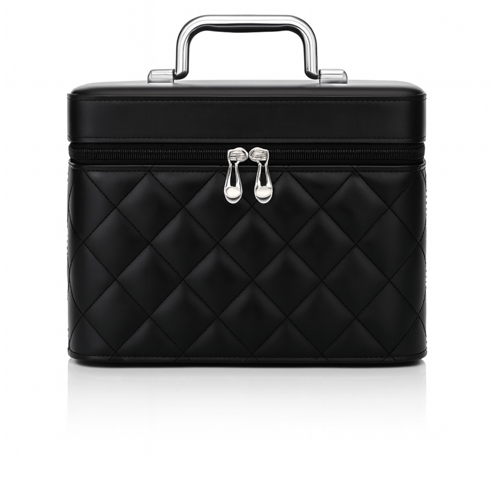 Vue de face de la grande trousse de toilette femme en simili cuir noir matelassé avec double fermeture éclair.