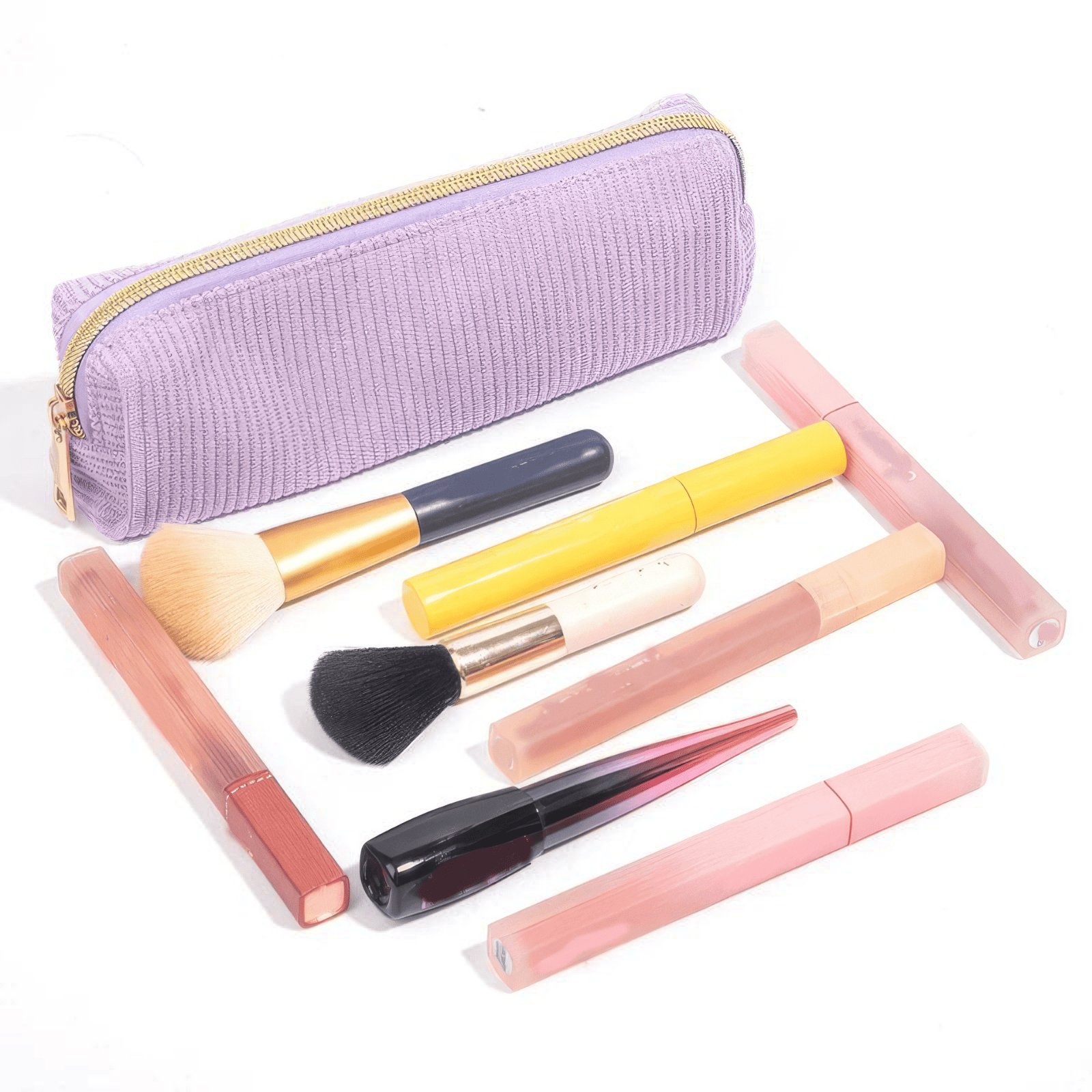 Petite trousse de toilette femme violette avec pinceaux et accessoires de maquillage