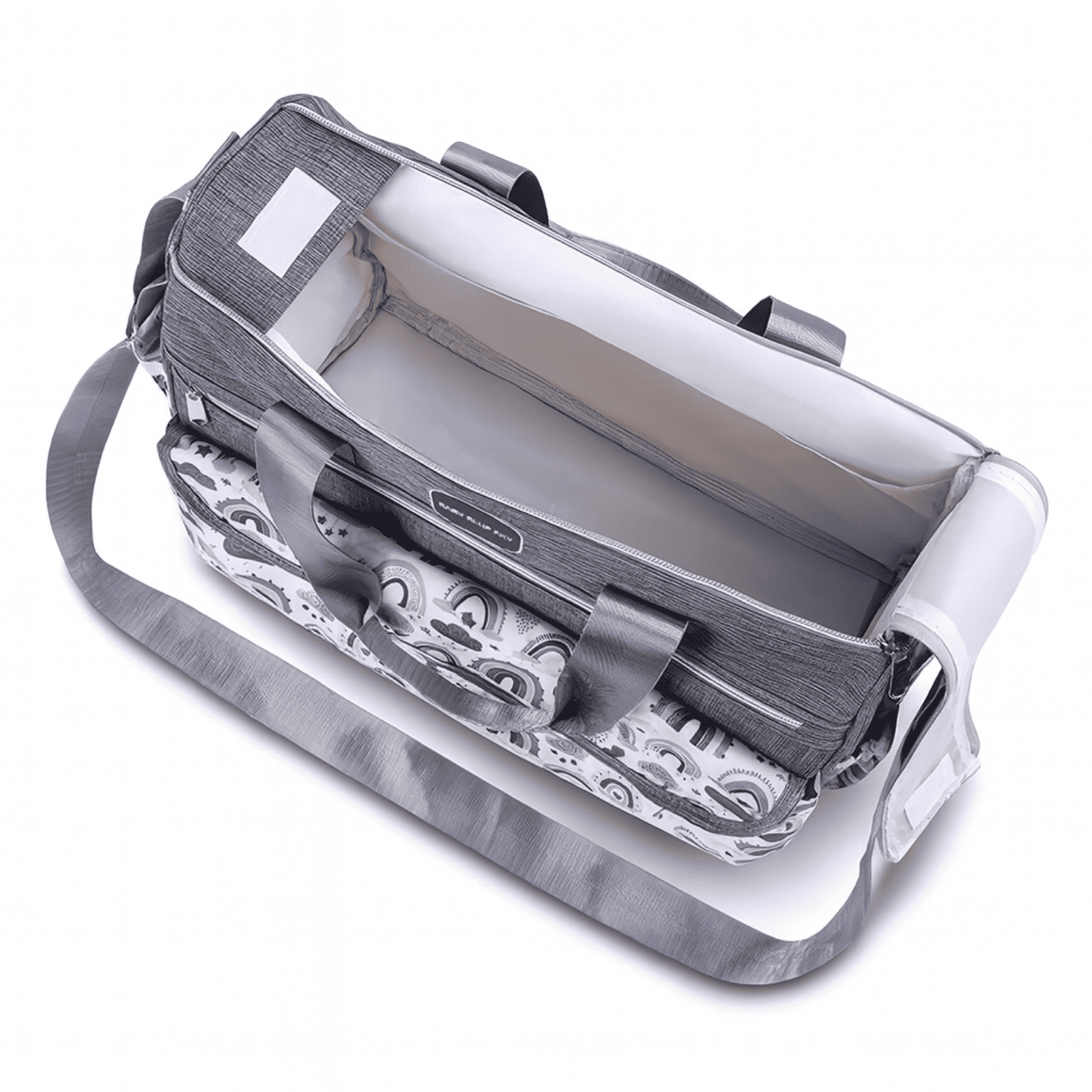 Intérieur spacieux de trousse de toilette bébé vacances, idéal pour accessoires de soin