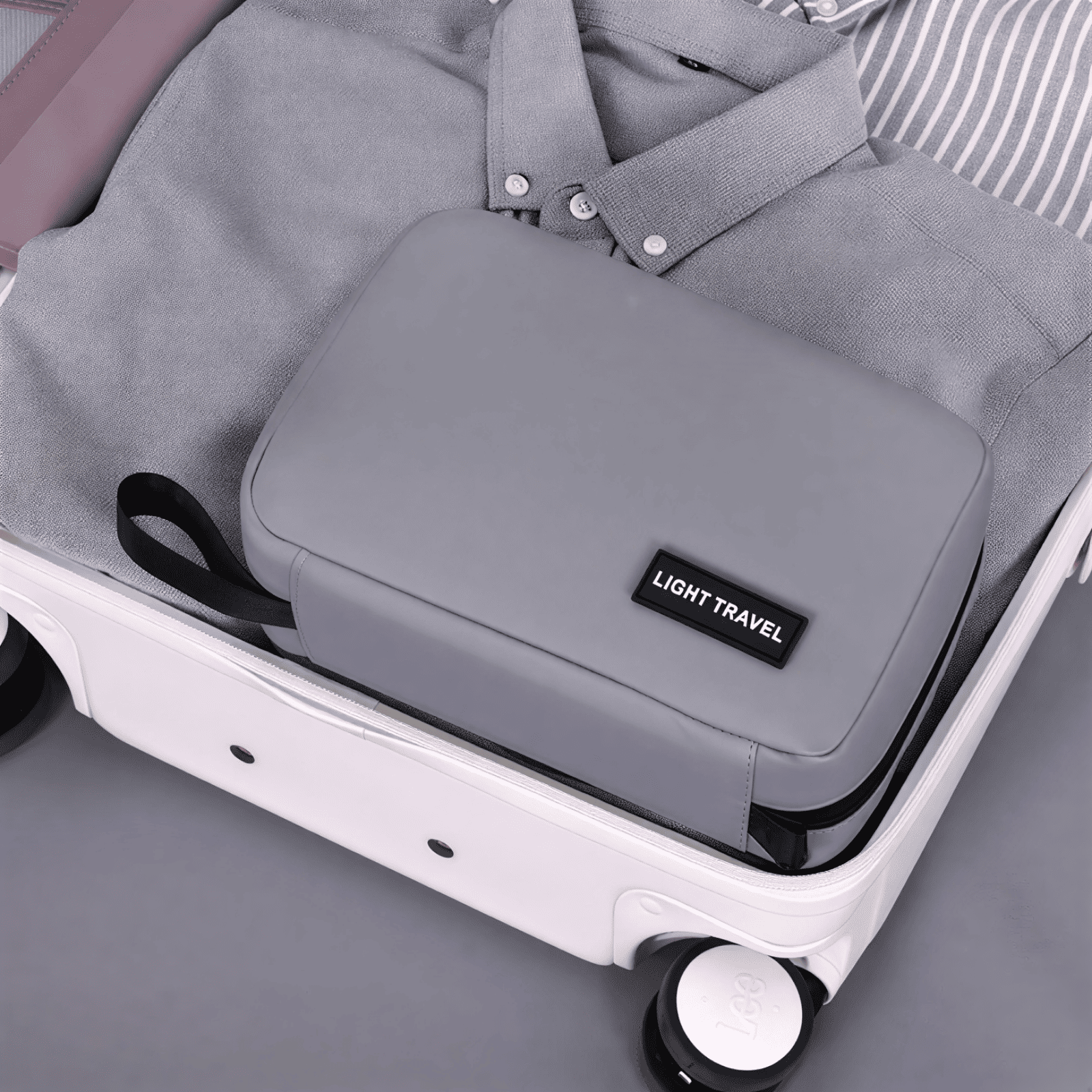 Trousse de toilette homme à suspendre grise pour voyage dans une valise