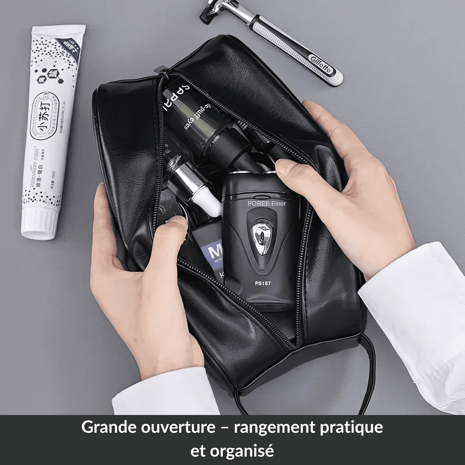Trousse de toilette homme simili cuir noir ouverte, montrant une grande capacité de rangement pour rasoir, soins et accessoires de voyage.