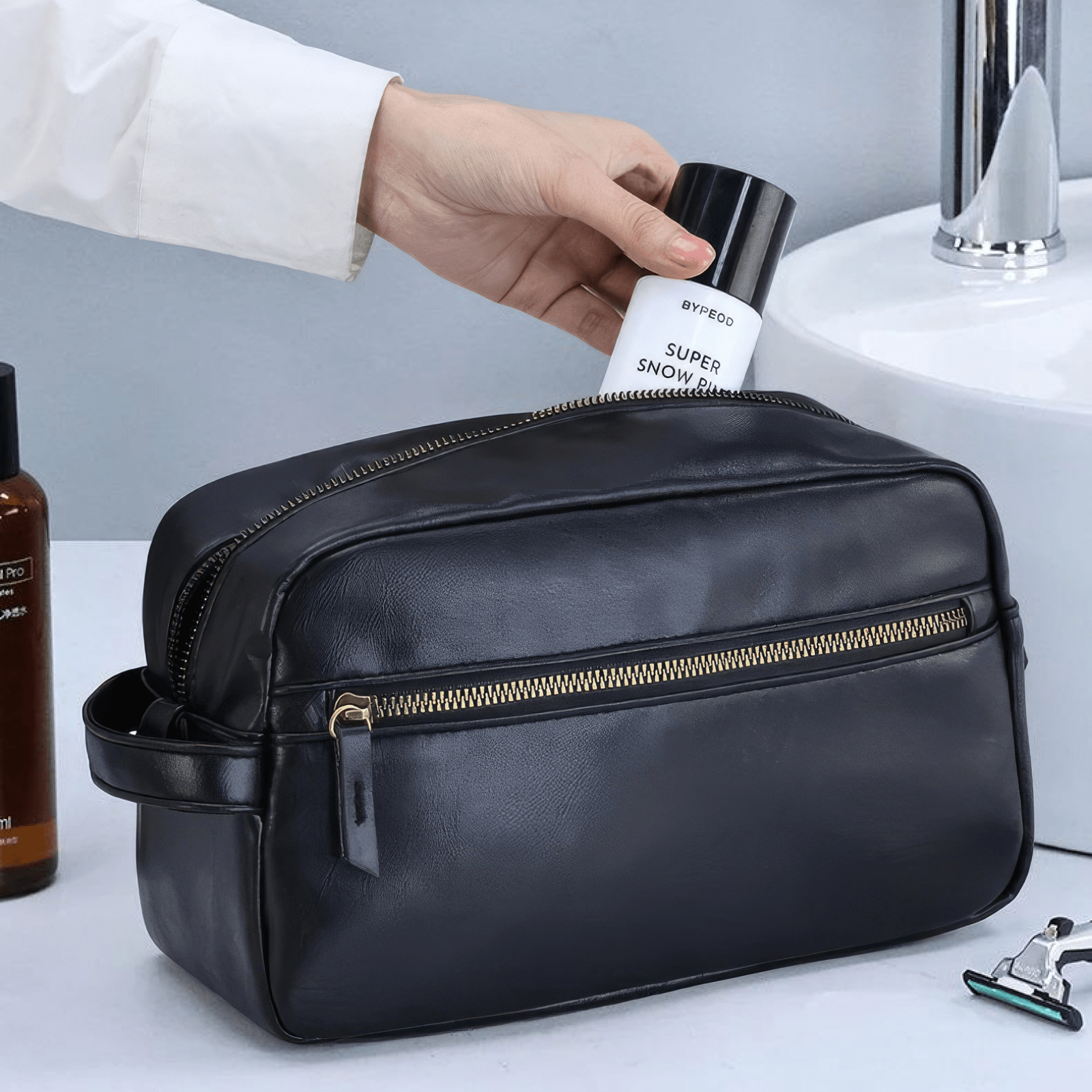 Trousse de toilette homme simili cuir noir pour voyage pratique avec produits de soin