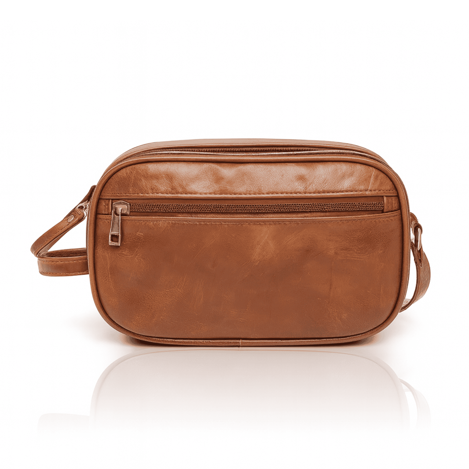 Trousse de toilette homme en simili cuir marron, élégante et pratique, avec fermeture éclair avant et poignée latérale.